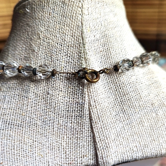 Heavily Faceted Vintage Clear Crystal Single Strand Necklace Strung on a Chain - Picture 3 of 13